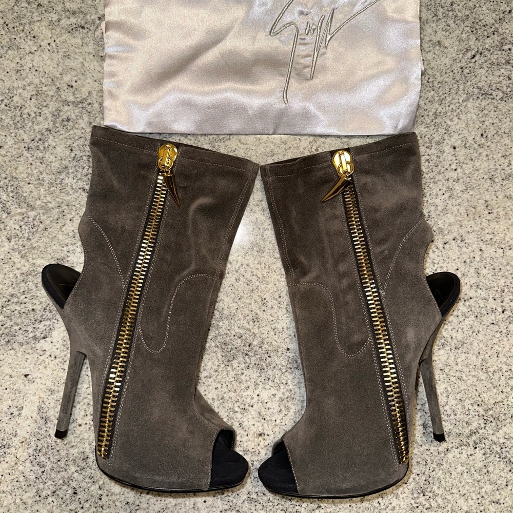 Giuseppe Zanotti Alien Gray Suede Peep-Toe  Booties with Gold Zipper size 41